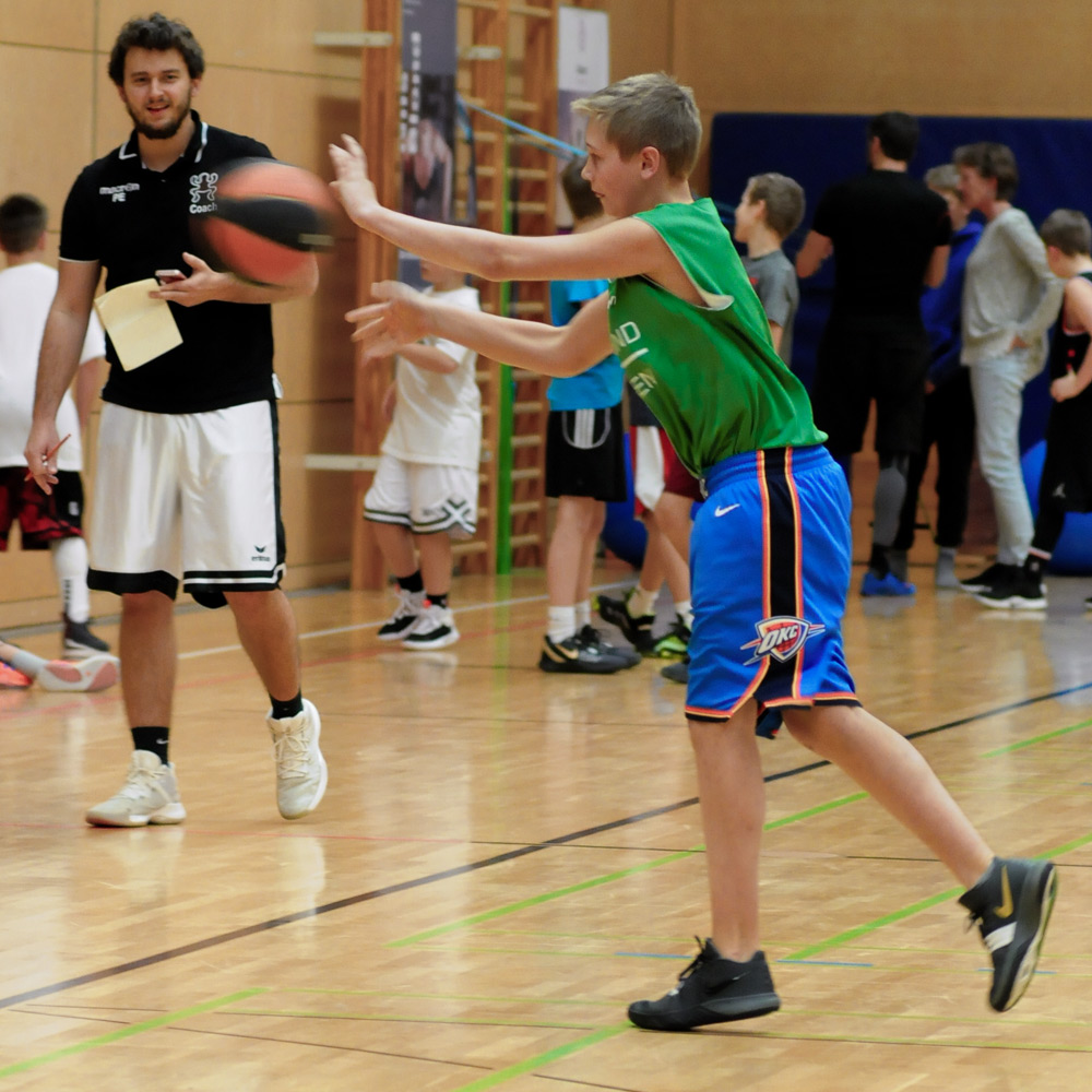 Philipp und Maxi beim Basketball & Mind Camp 2020 des DJK Sportbund München